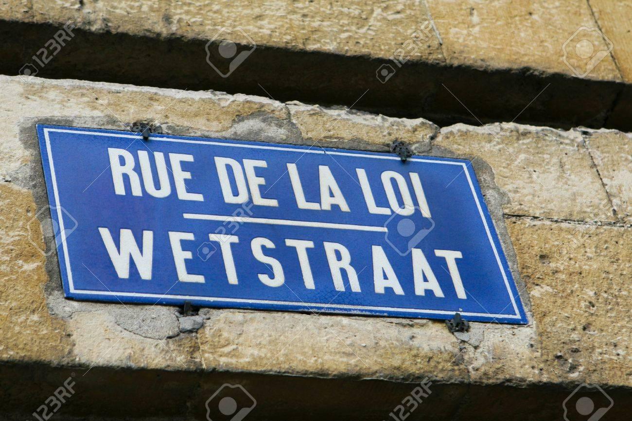 10048418-rue-de-la-loi-wetstraat-bilingual-sign-at-the-most-famous-street-of-brussels-symbol-of-the-political.jpg.83afc333cab963ba039f94d1abc6c4c6.jpg