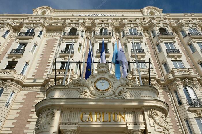 cannes-france-october-25-2017-front-entrance-view-famous-carlton-international-hotel-situated-croisette-boulevard-cannes-france_1101-3234.jpg